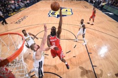 多尔特压哨三分绝杀！篮球经典瞬间点燃比赛激情